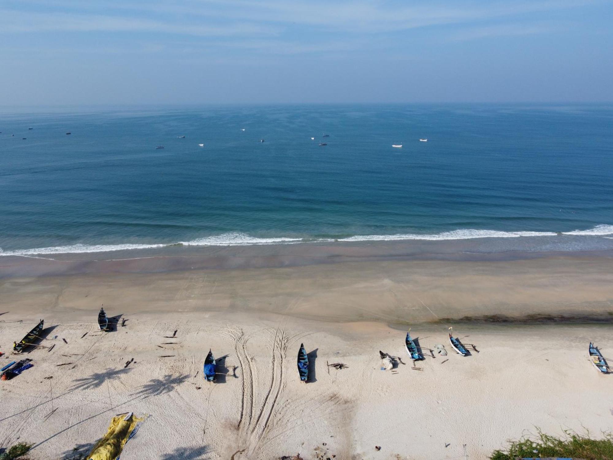 Coastal Suites Apart Hotel ---- 8 Minutes Walk To Beach Бенаулим Экстерьер фото